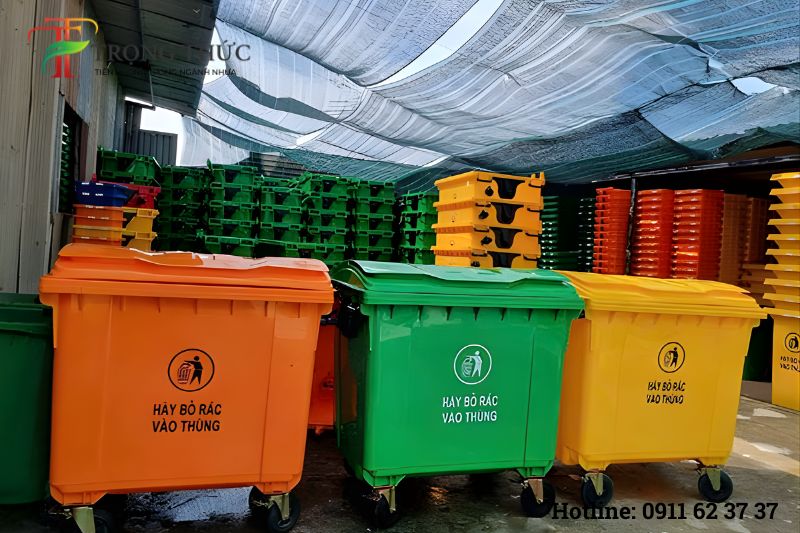 Thùng rác 1100 lít tại kho