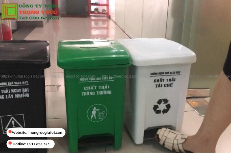 Thiết kế thùng rác đạp chân giúp đảm bảo vệ sinh khi sử dụng