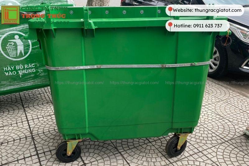 Mặt sau thùng rác 660 lít Quảng Ngãi