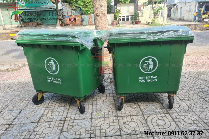 Xe thu gom rác nhựa công cộng 660L