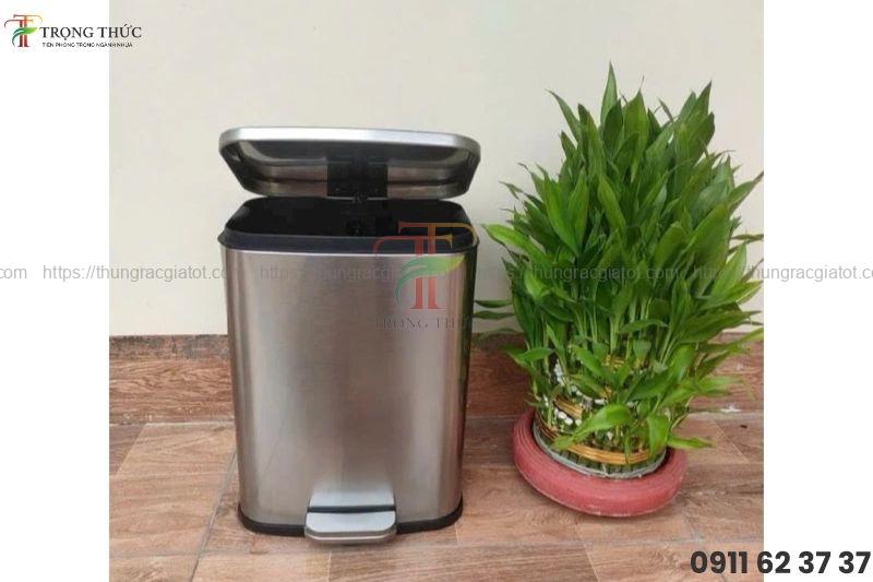 Thùng rác inox đạp chân mở nắp tự động