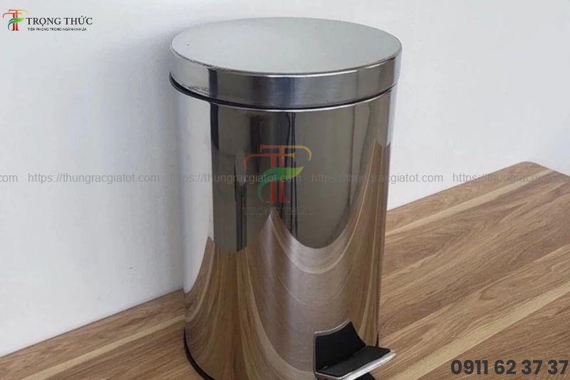Thùng rác inox đạp chân tiện lợi, đảm bảo vệ sinh