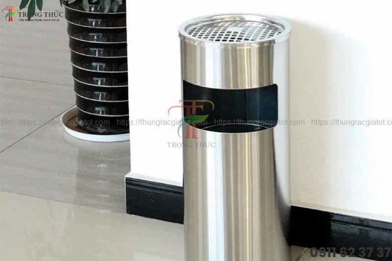 Thùng rác inox có gạt tàn, phù hợp quán cafe, nhà hàng