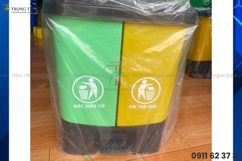 Thùng rác 2 ngăn đạp chân tiện lợi, sạch sẽ