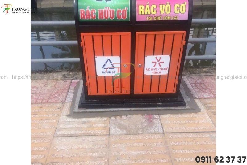 Thùng rác inox 2 ngăn hỗ trợ phân loại rác hiệu quả