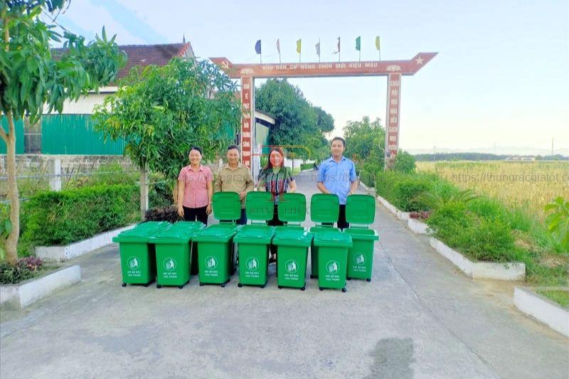 Hỗ trợ thùng rác cho dự án nông thôn mới